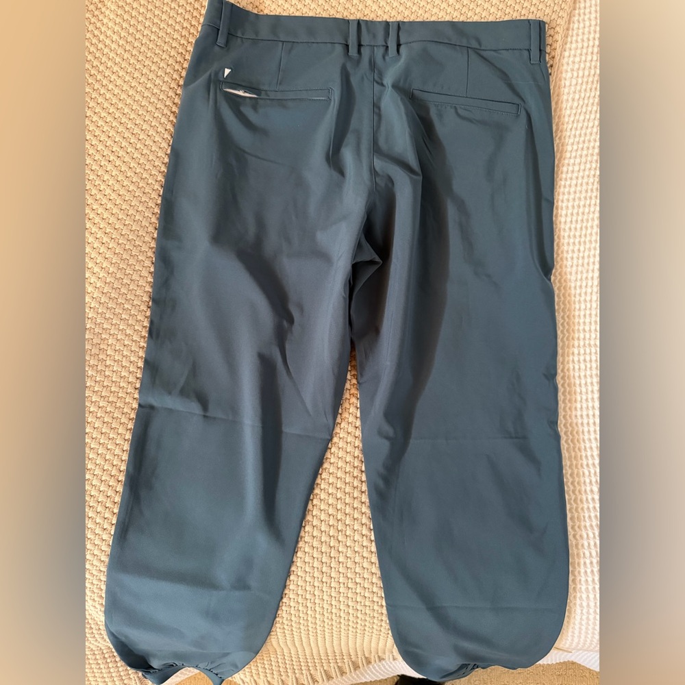 Primo men’s slate blue golf pant joggers. Size 35 slim